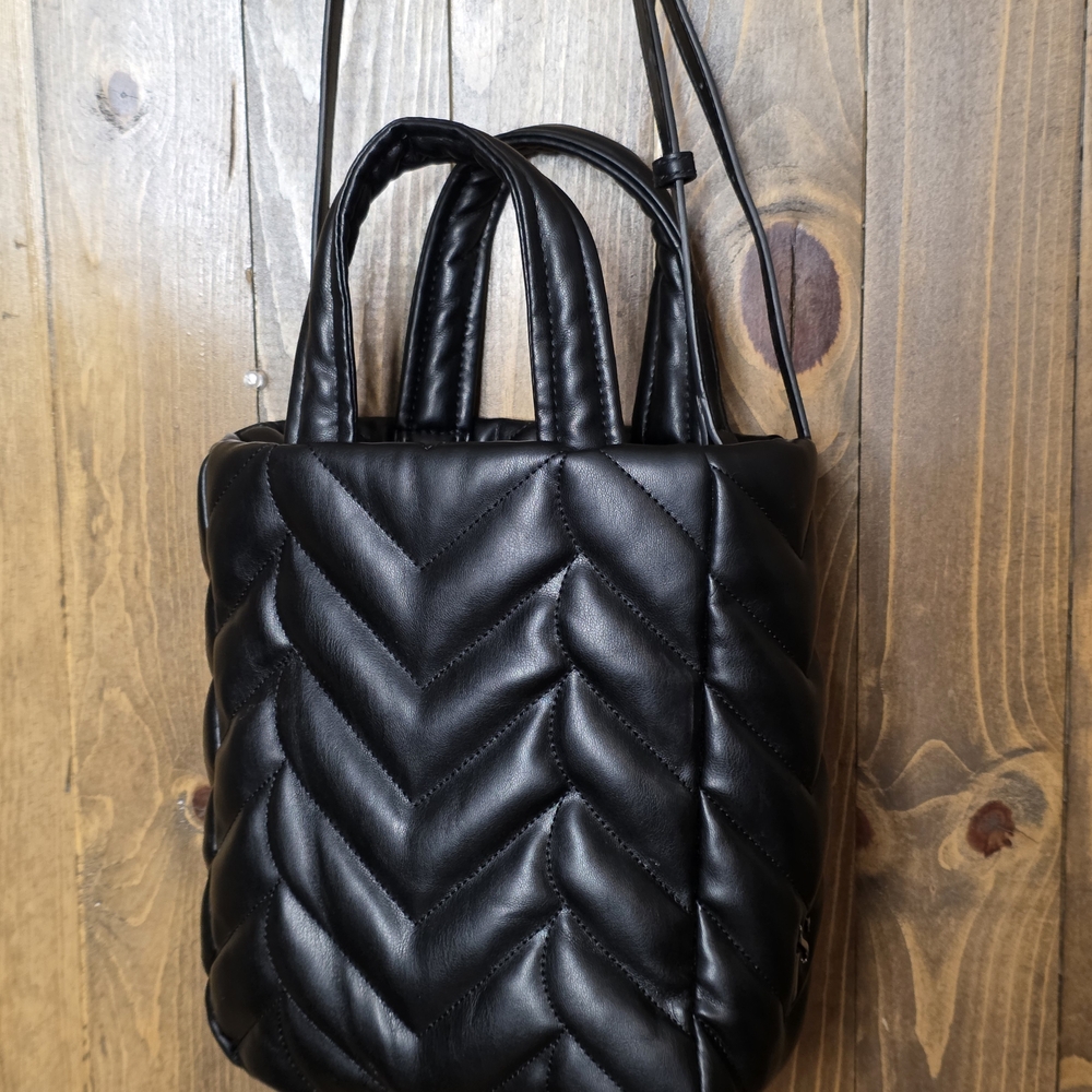 Elegant Black Quilted Women's Bag